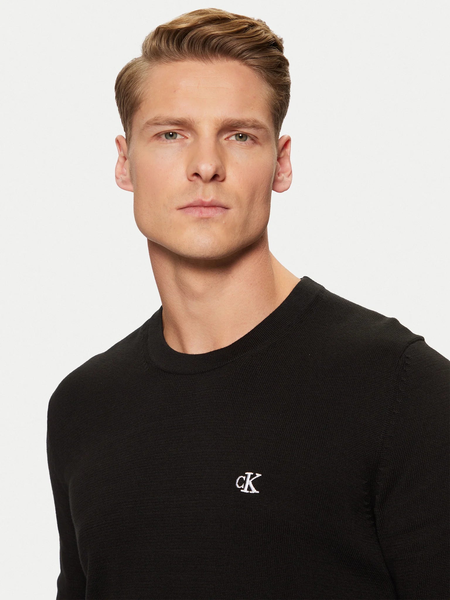 MODERN CREW NECK SWEATER