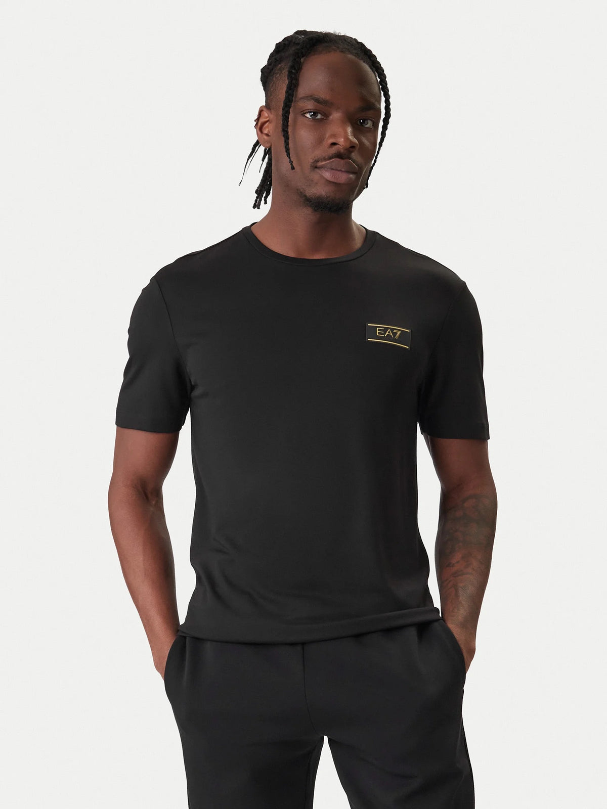 Armani EMPORIO ARMANI Completino T-Shirt/Pantalonicno Con Logo Laterale Dettagli Oro Nero - foto 2 - Tommaseo Clothing