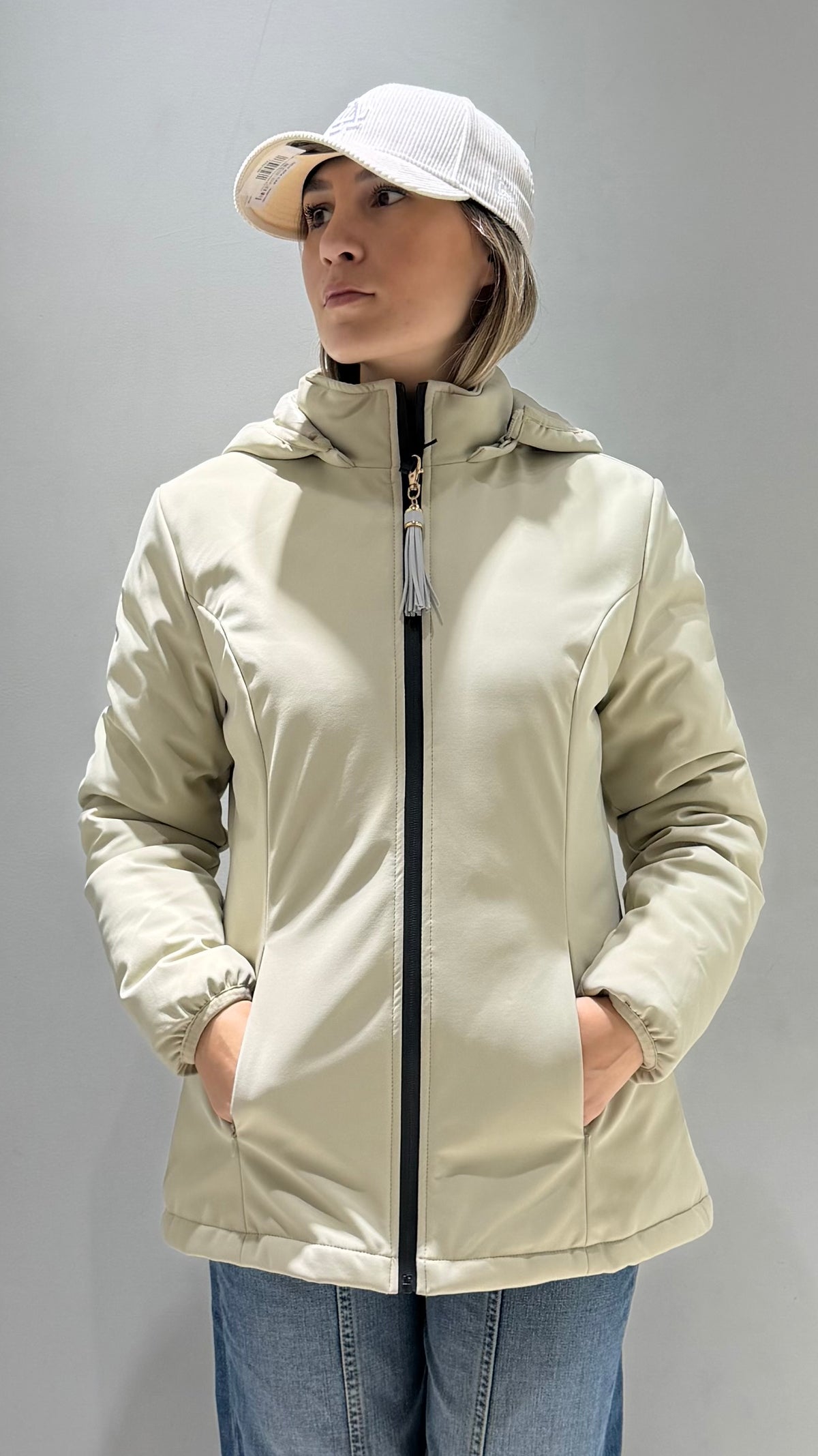 Trez Trez Donna Giubbotto Liscio Corto Beige - Giubbotto - Tommaseo Clothing
