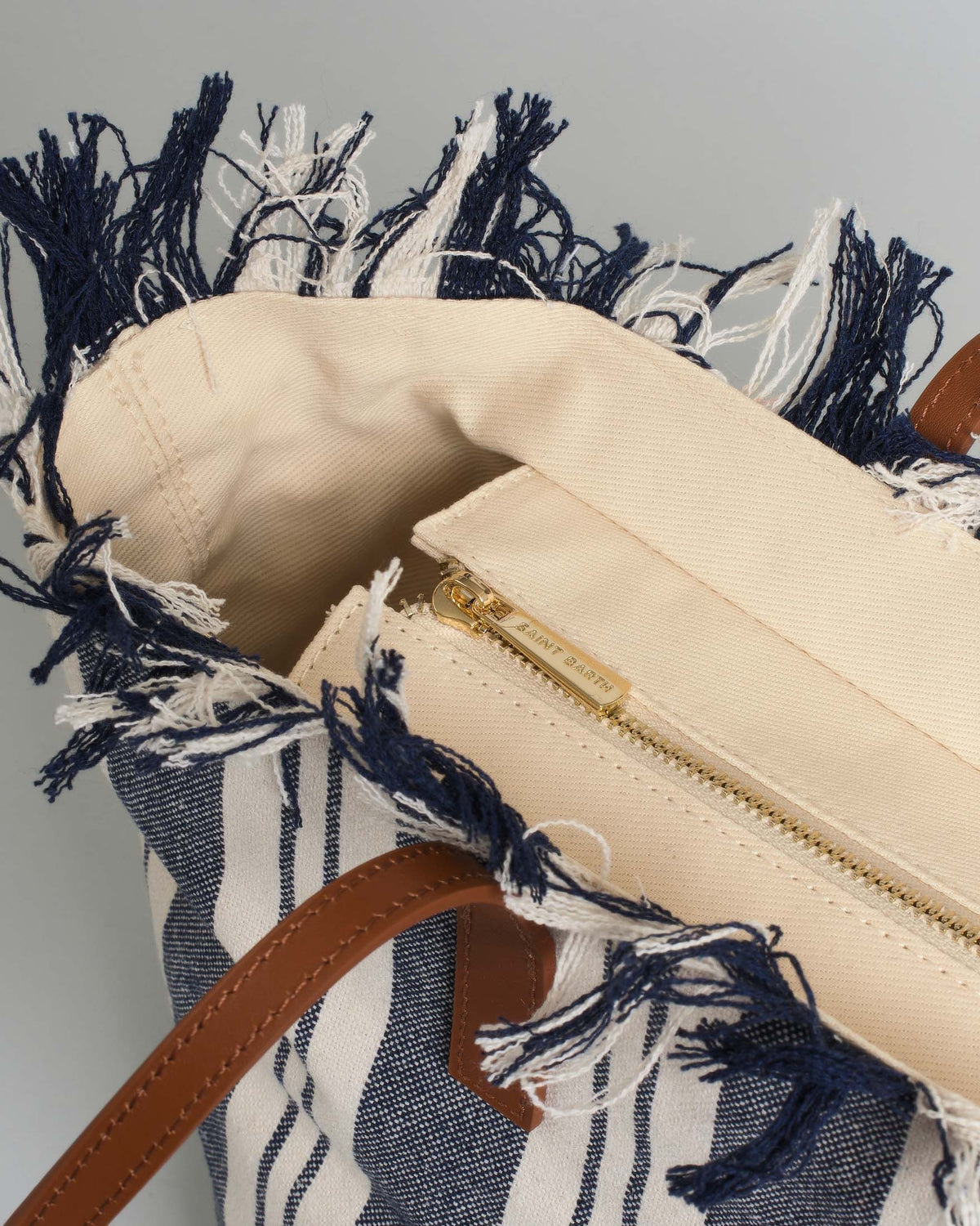 Saint Barth SAINT BARTH Borsa City Regular in canvas blu a righe bianche con chiusura a zip e frange - foto 2 - Tommaseo