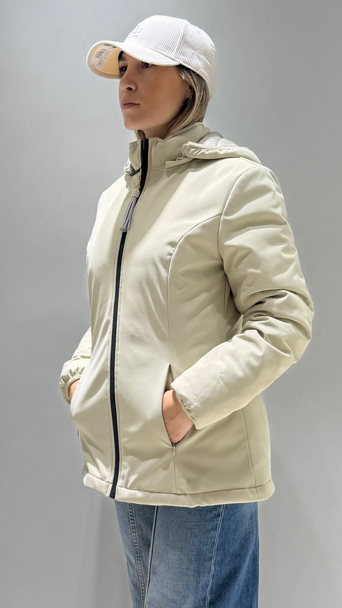 Trez Trez Donna Giubbotto Liscio Corto Beige - foto 2 - Tommaseo Clothing