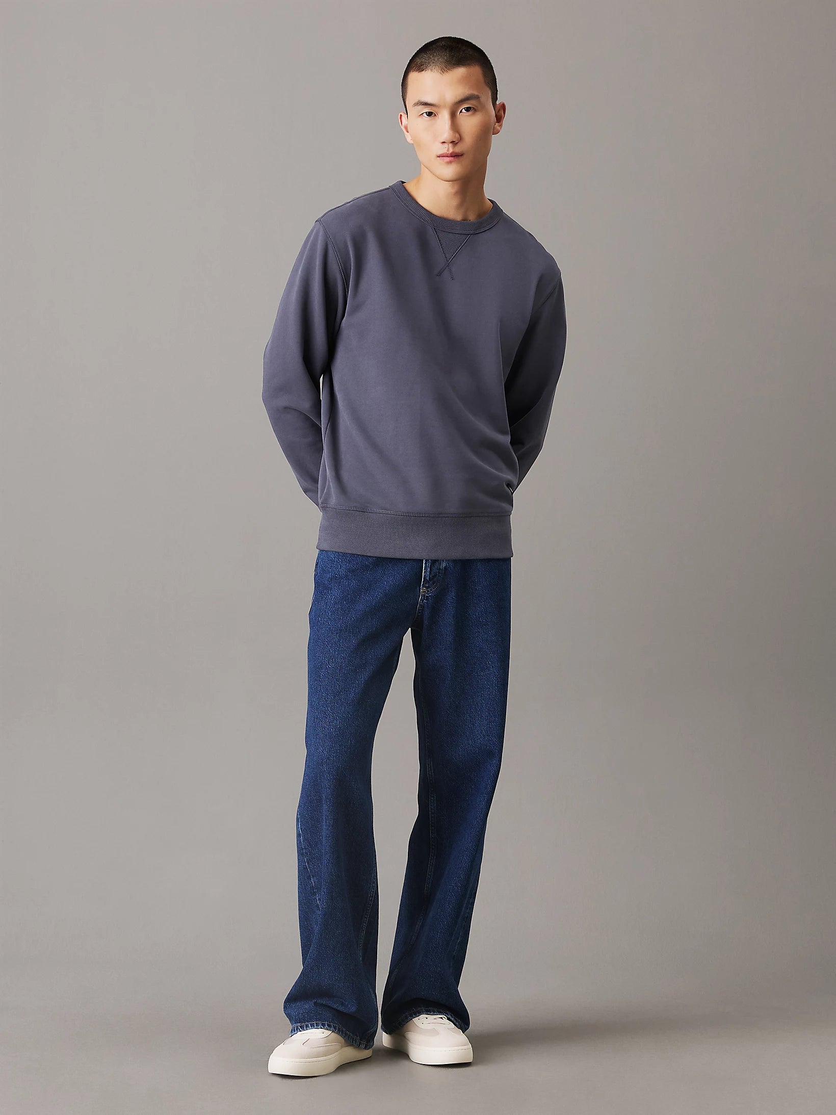 WOVEN LABEL CREW NECK