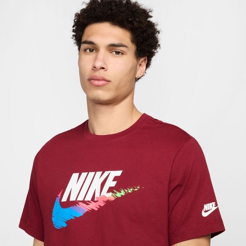 NIKE T-Shirt Swoosh Graffiti Bordeux