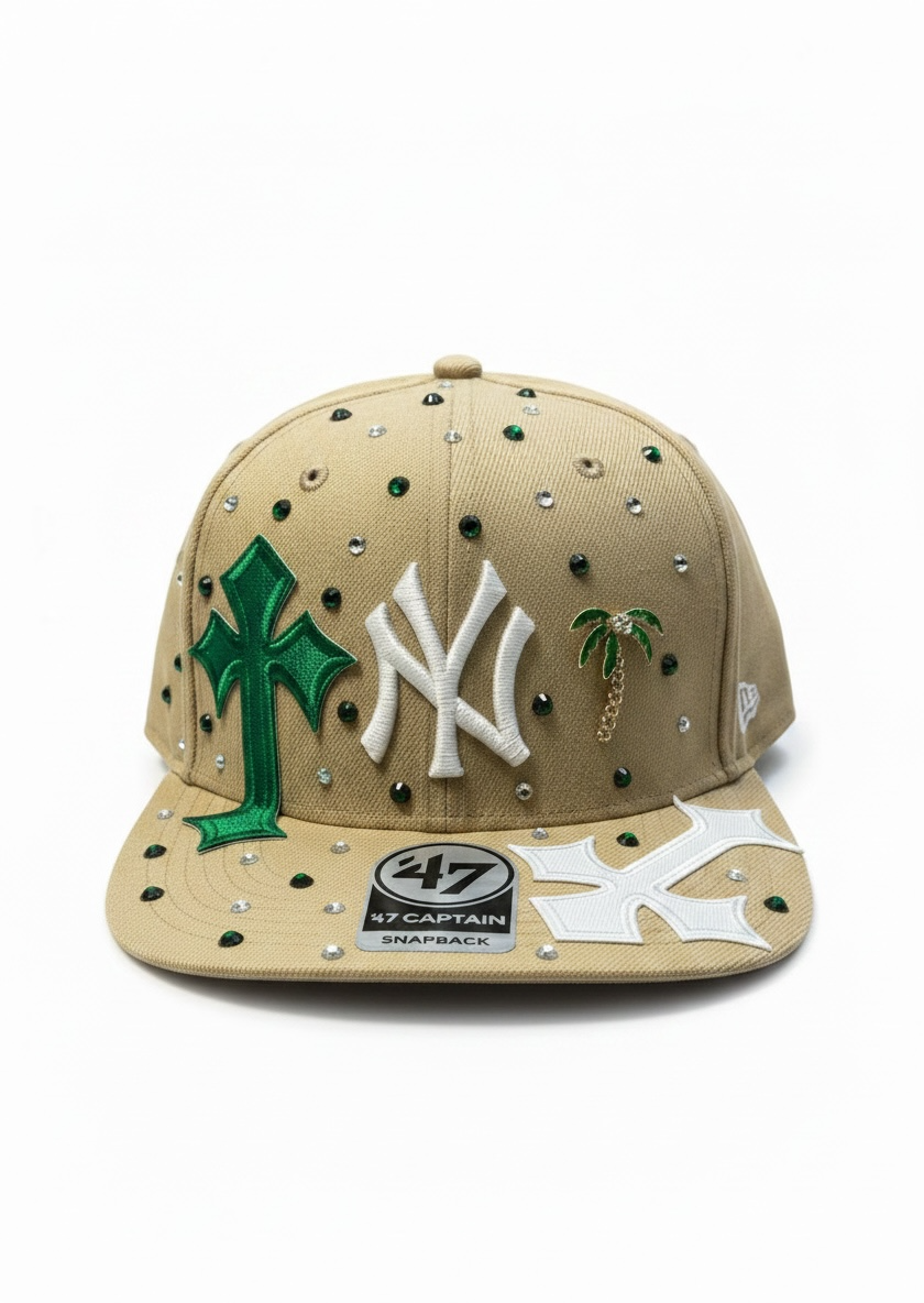 New era custom ‘47 CUSTOM “NY” Con Croci mod Chrome Hearts e Swarovski Beige - Cappello - Tommaseo Clothing