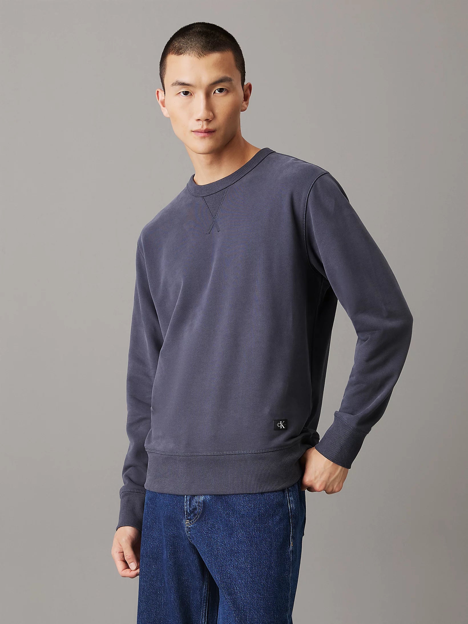 WOVEN LABEL CREW NECK