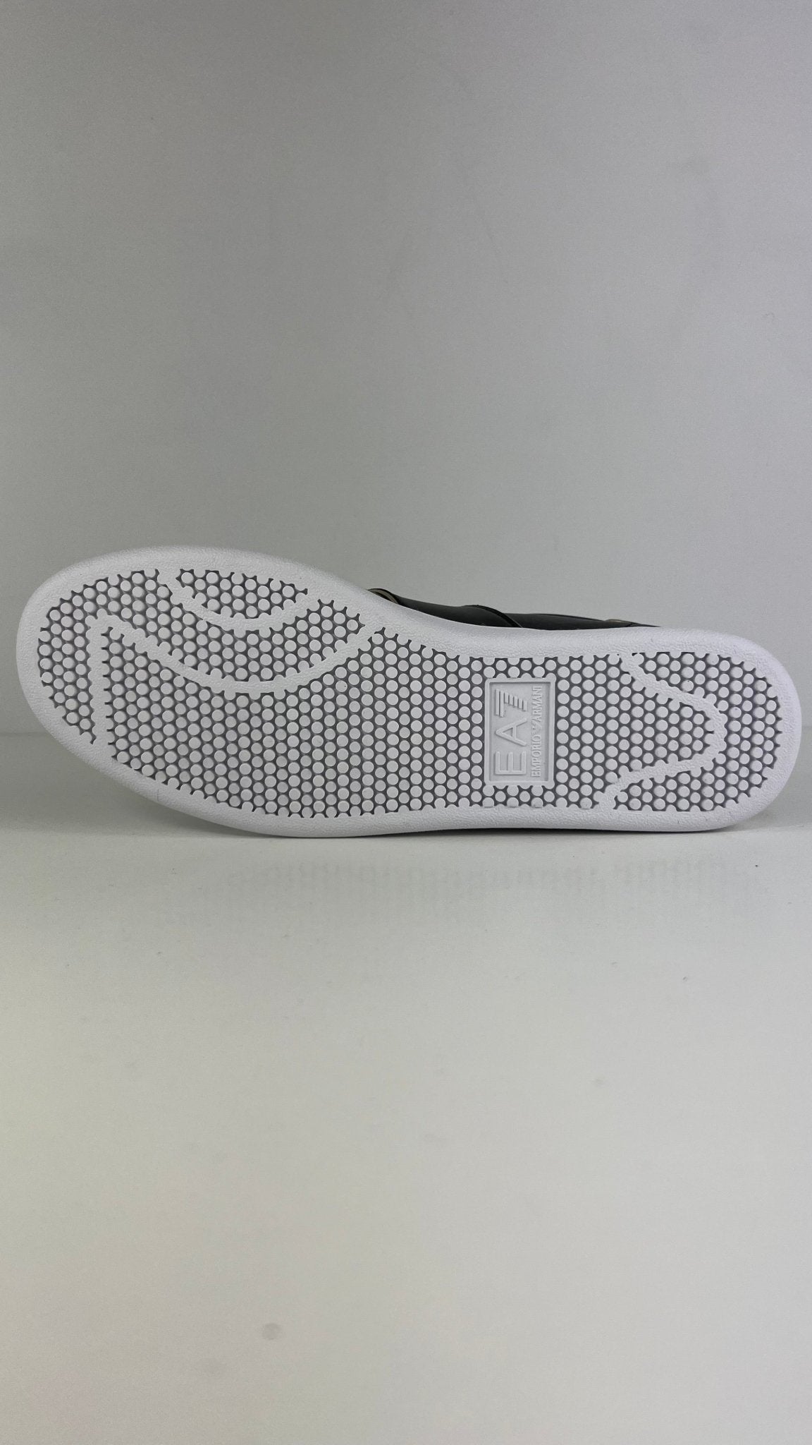 Sneakers nera con particolari bianchi e oro - Emporio Armani EA7