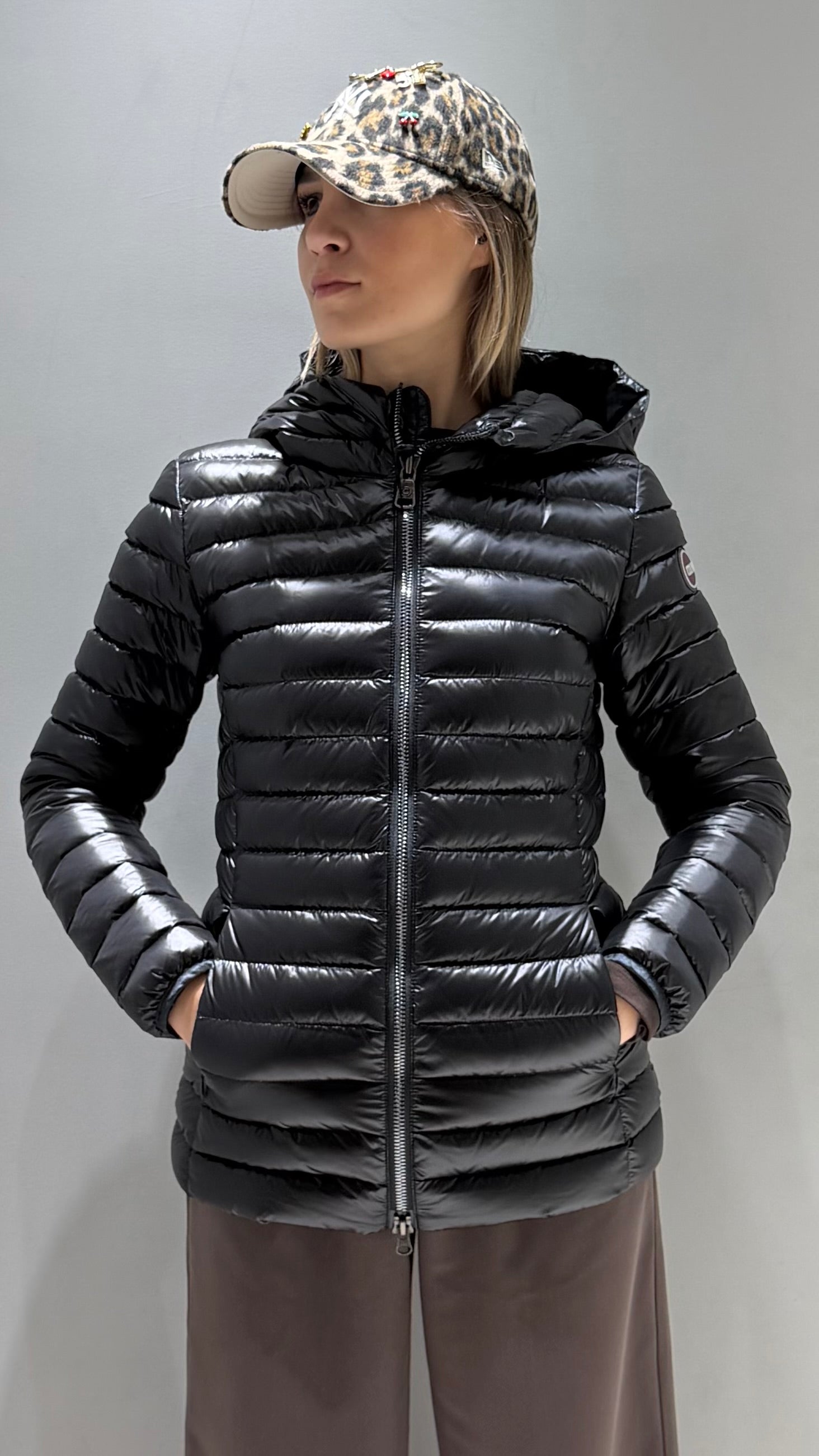 COLMAR DONNA GIUBBOTTO CORTO NERO CON CAPPUCCIO