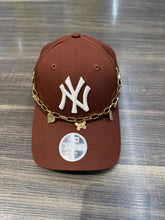 NEW ERA CUSTOM NY MARRONE CON CATENA DONNA