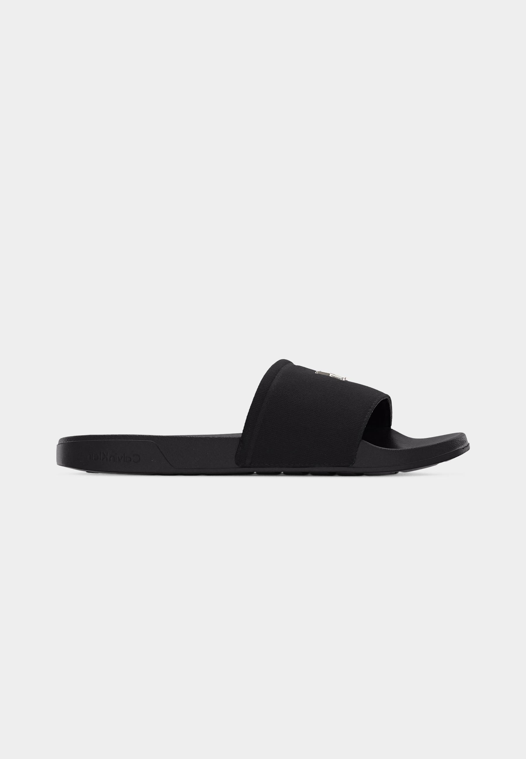 CALVIN KLEIN Ciabatta Nera Con Fascia Logo in Metallo