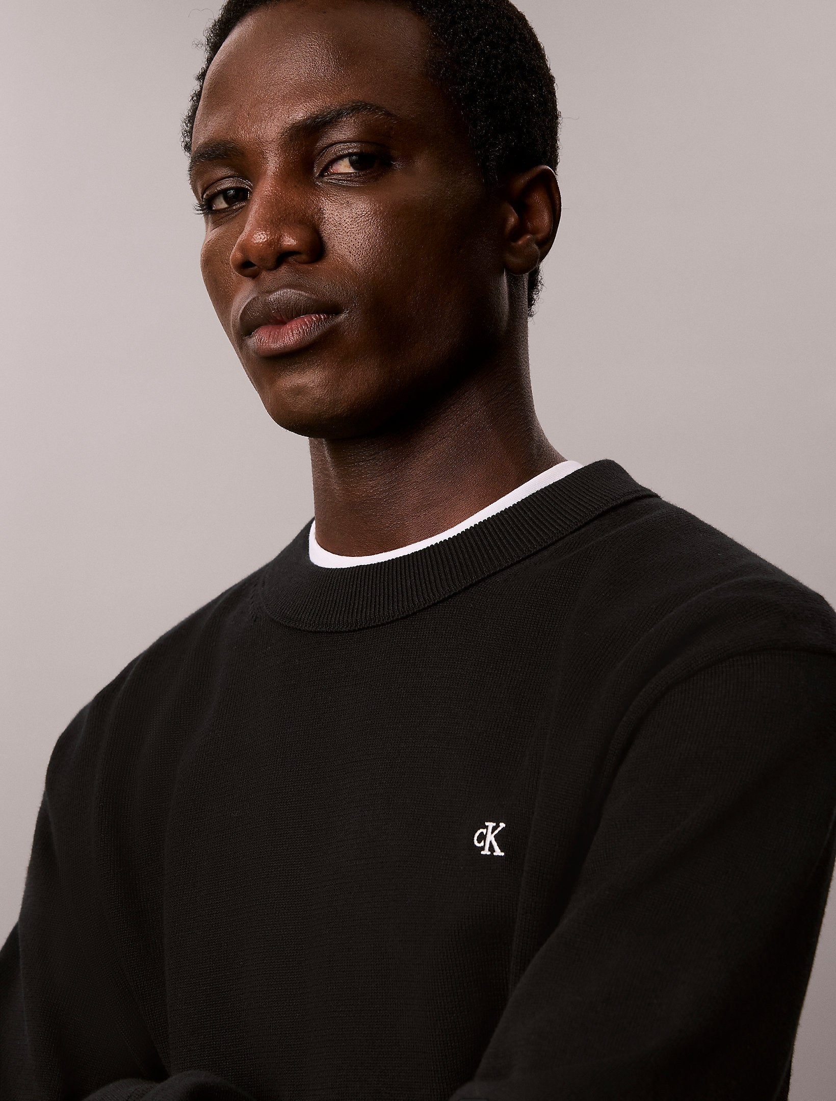 CALVIN KLEIN Maglioncino Girocollo In Cotone Liscio Logo Piccolo Nero