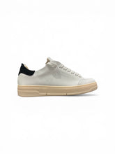 BRIAN MILLS Sneaker In Pelle Bianca Con Talloncino Nero e Suola Beige SS26