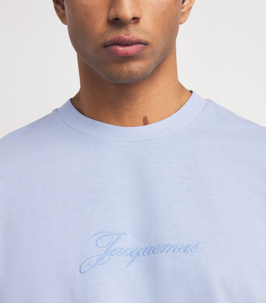 JACQUEMUS T-Shirt In Cotone Con Logo Ricamato Centrale Azzurra