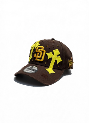 NEW ERA CUSTOM Cappello Visiera Curva Regolabile San Diego Padres Personalizzato Con Strass E Croci Marrone/Giallo