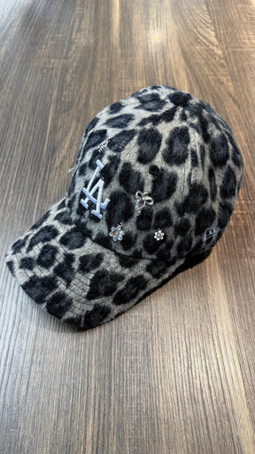 NEW ERA CUSTOM CON STAMPA LEOPARDATA ARGENTO