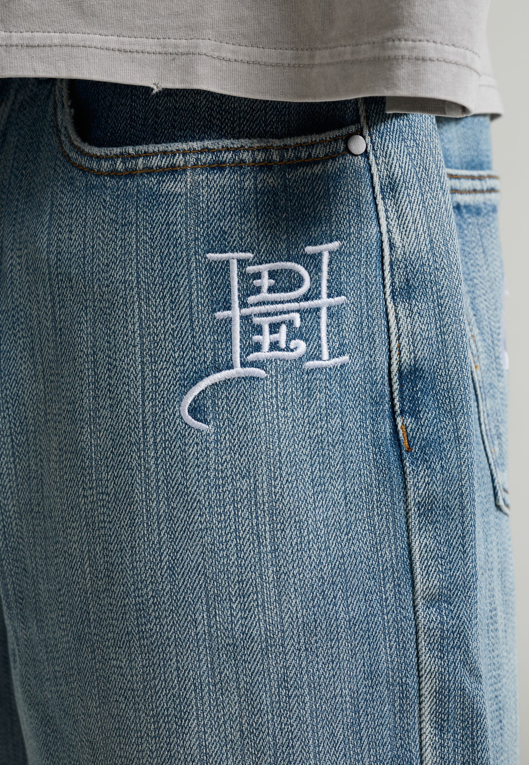 ED HARDY Pantaloncino in Jeans Jorts Con Dettagli Ricamati Gotici Sul Retro