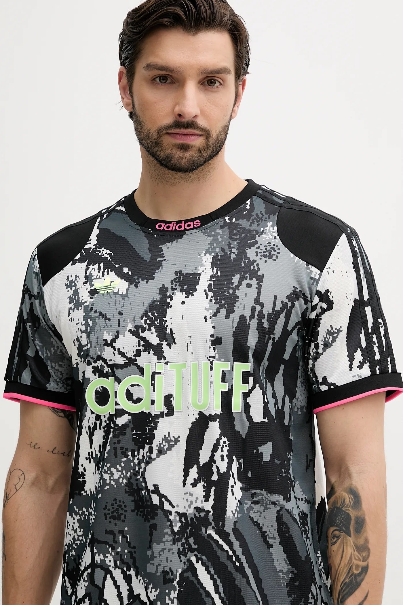 ADIDAS Originals Completino Stampa Retro Dettagli Fluo con Fantasia Camouflage GriGio/Nero