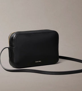 BORSA CALVIN KLEIN DONNA Con Elementi Metallici Con Logo Monogramma