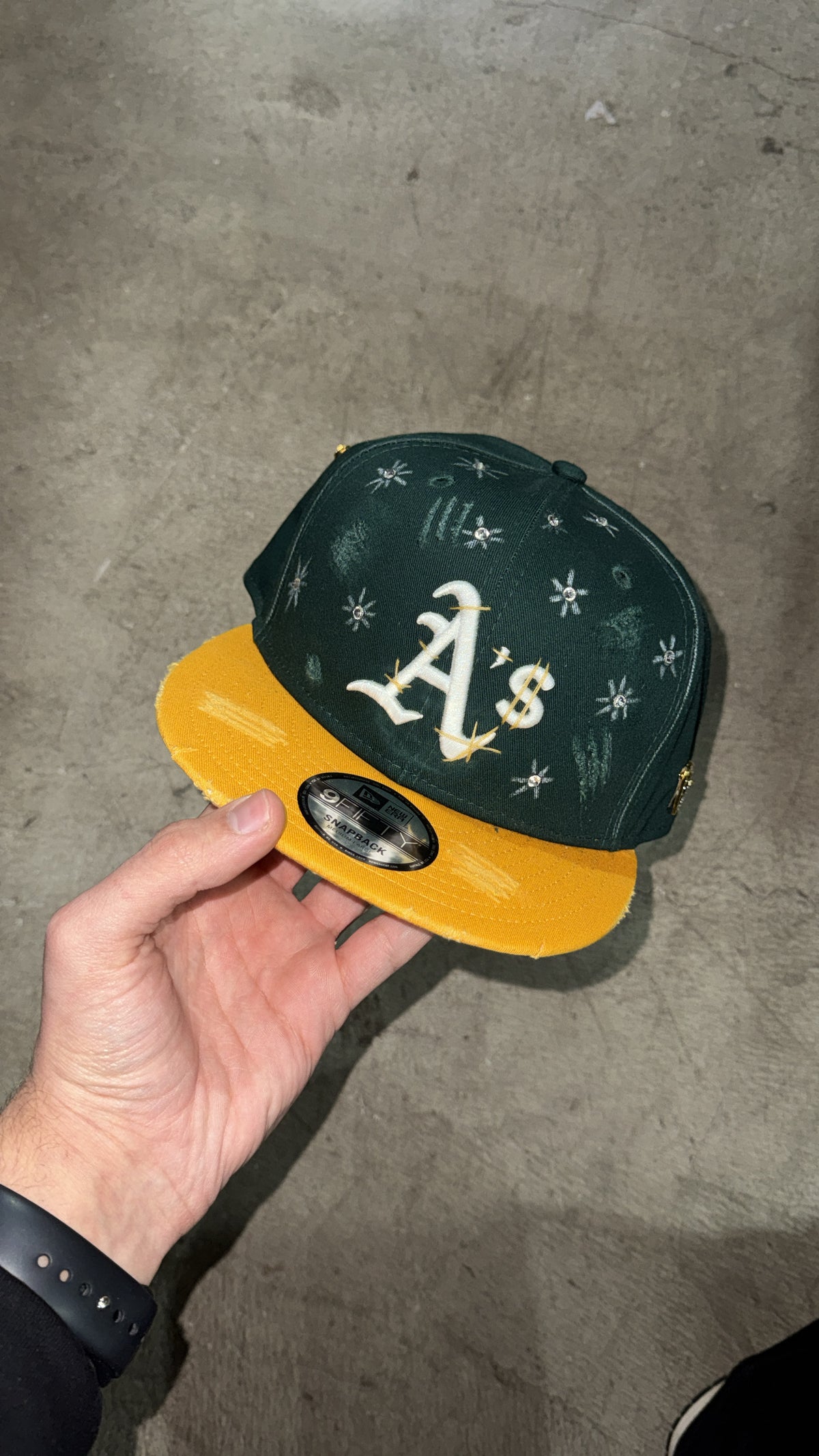 NEW ERA CUSTOM Cappello Visiera Piatta A’s Con Strass E Croci Oro e Brillantini Giallo/Verde