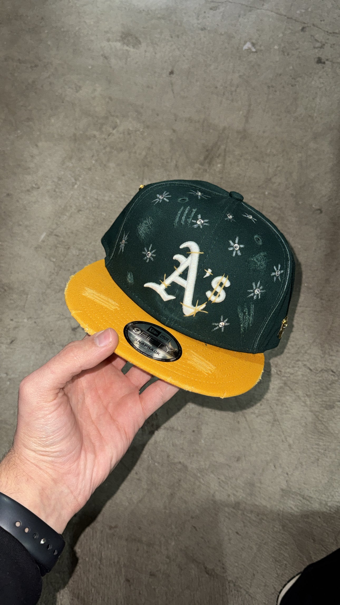 NEW ERA CUSTOM Cappello Visiera Piatta A’s Con Strass E Croci Oro e Brillantini Giallo/Verde