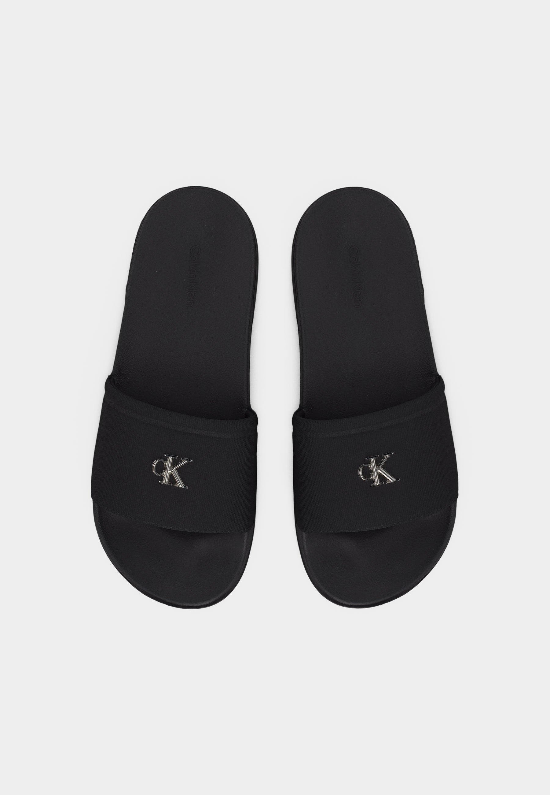 CALVIN KLEIN Ciabatta Nera Con Fascia Logo in Metallo