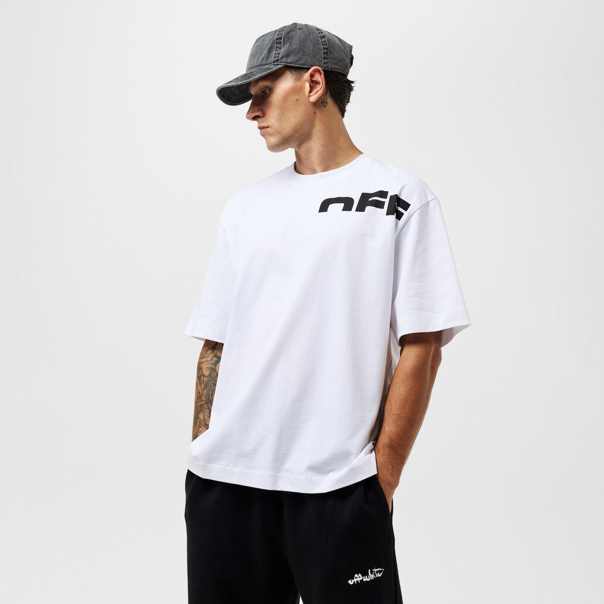 OFF-WHITE T-shirt Logo Avanti Stampa Retro Bianca e Nera