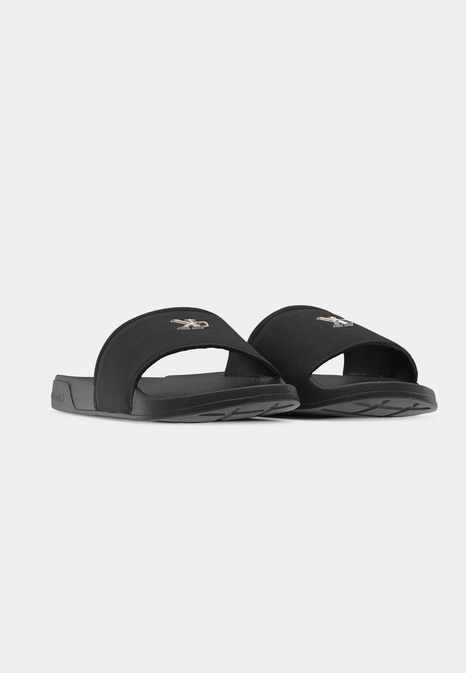 CALVIN KLEIN Ciabatta Nera Con Fascia Logo in Metallo