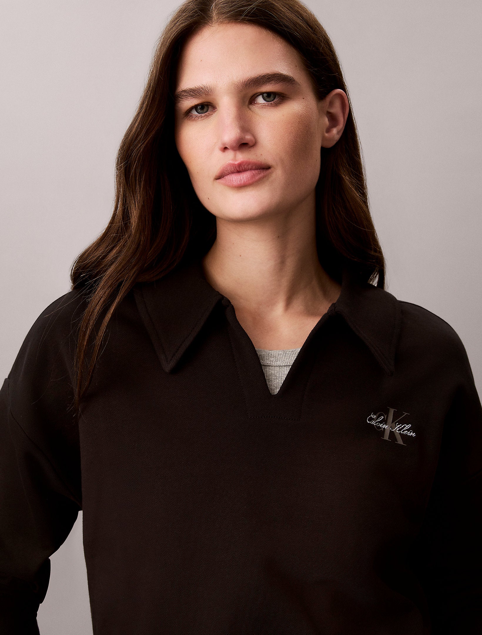CALVIN KLEIN Donna Felpa Con Scollo a V e Colletto Con Logo Piccolo Frontale Nero
