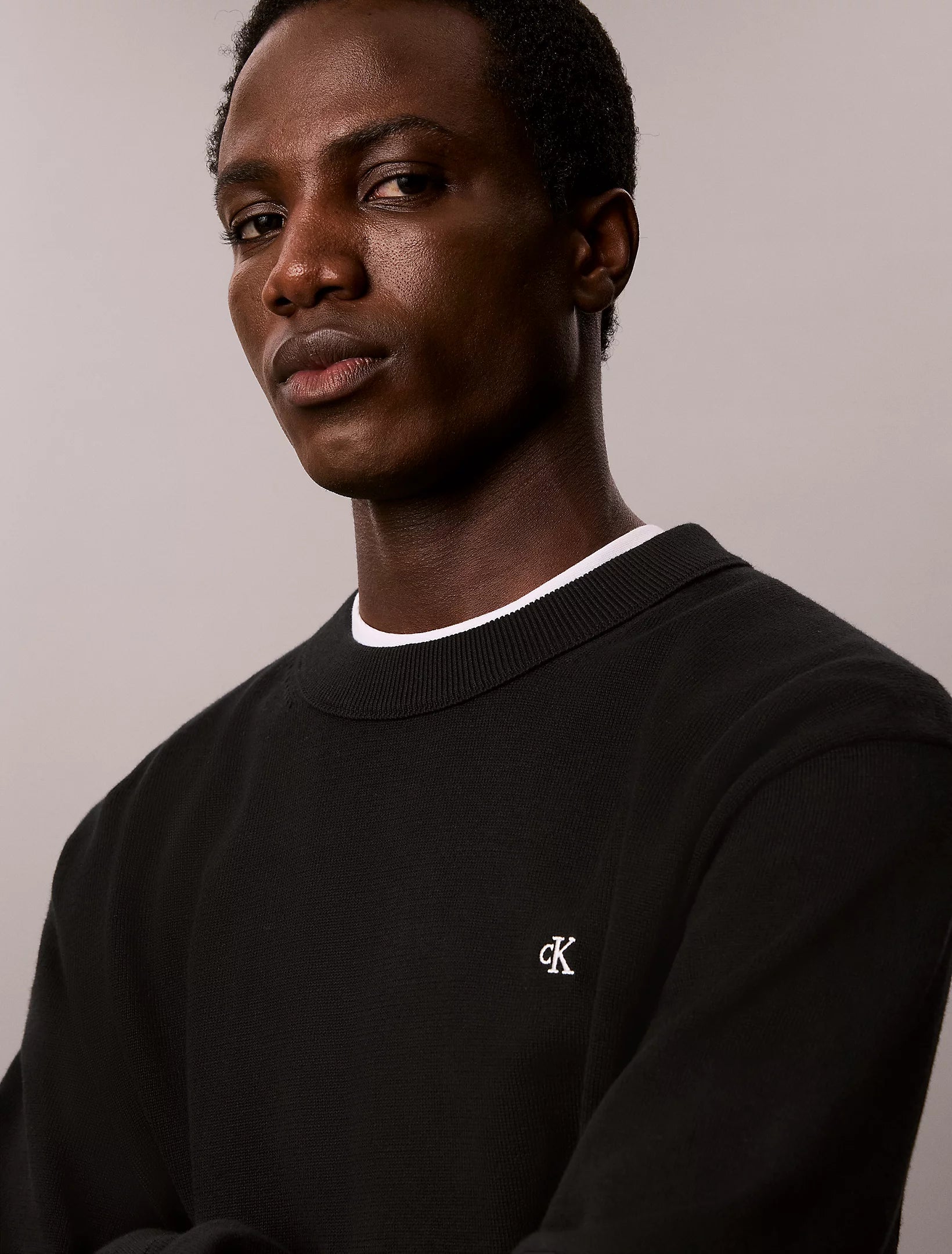 CALVIN KLEIN Maglioncino Nero Logo Piccolo Bianco FW