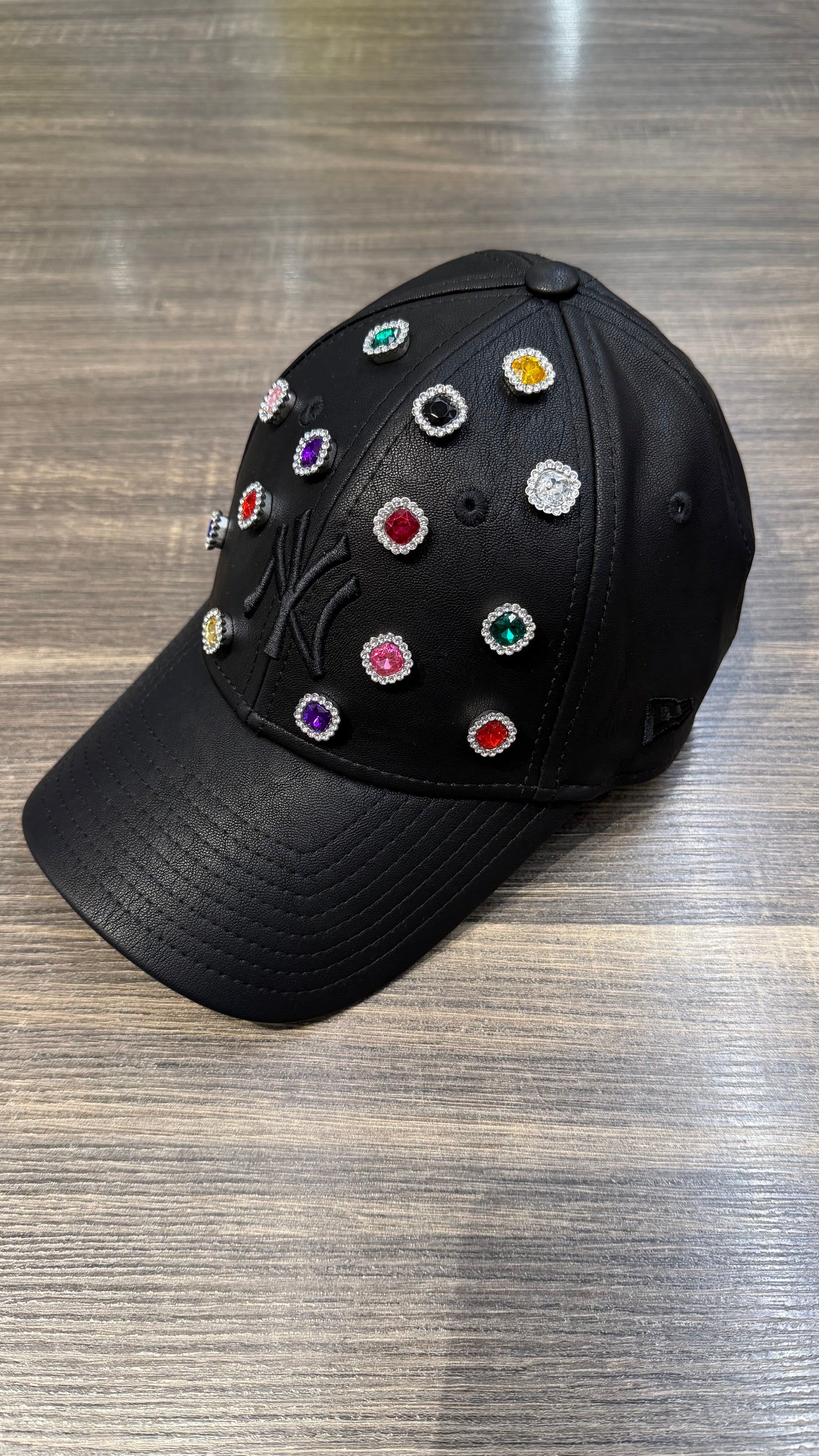 NEW ERA NY CUSTOM NERO IN PELLE CON BRILLANTI DONNA