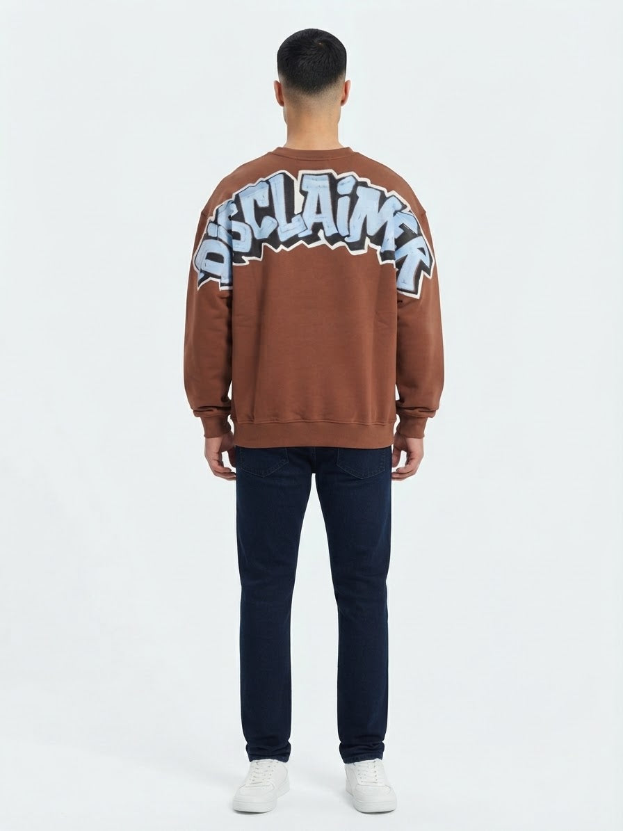 DISCLAIMER Felpa Girocollo Marrone Logo Frontale Minimal Bianco e Logo Grande Retro Celeste