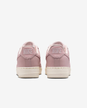 NIKE WMNS AIR FORCE 1 ‘07