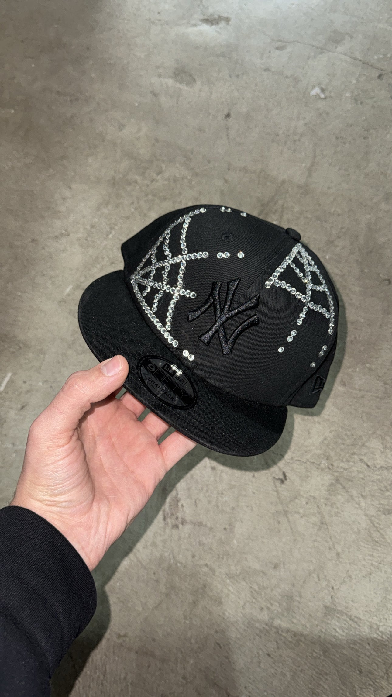 NEW ERA CUSTOM Cappello Visiera Piatta NY Con Strass Effetto Ragnatela Nero