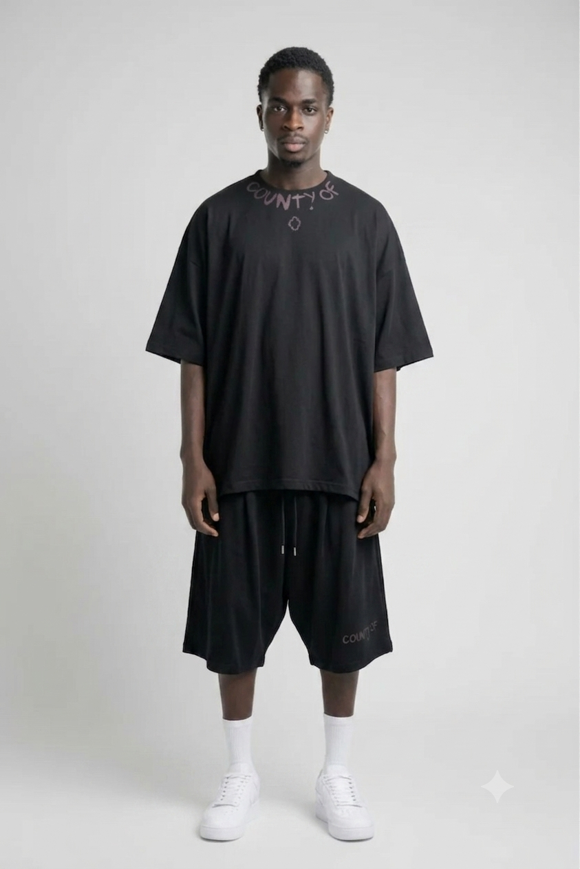 COUNTY OF MILAN Marcelo Burlon Completino Con Stampa Logo su T-Shirt e Pantaloncino Nero/Bordeaux