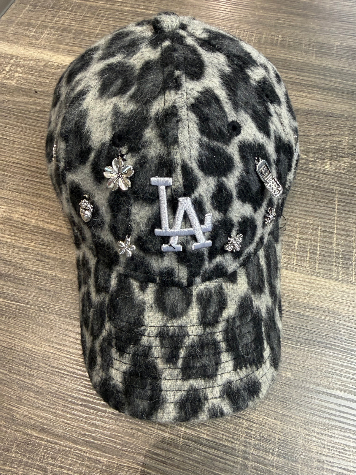 NEW ERA CUSTOM CON STAMPA LEOPARDATA ARGENTO