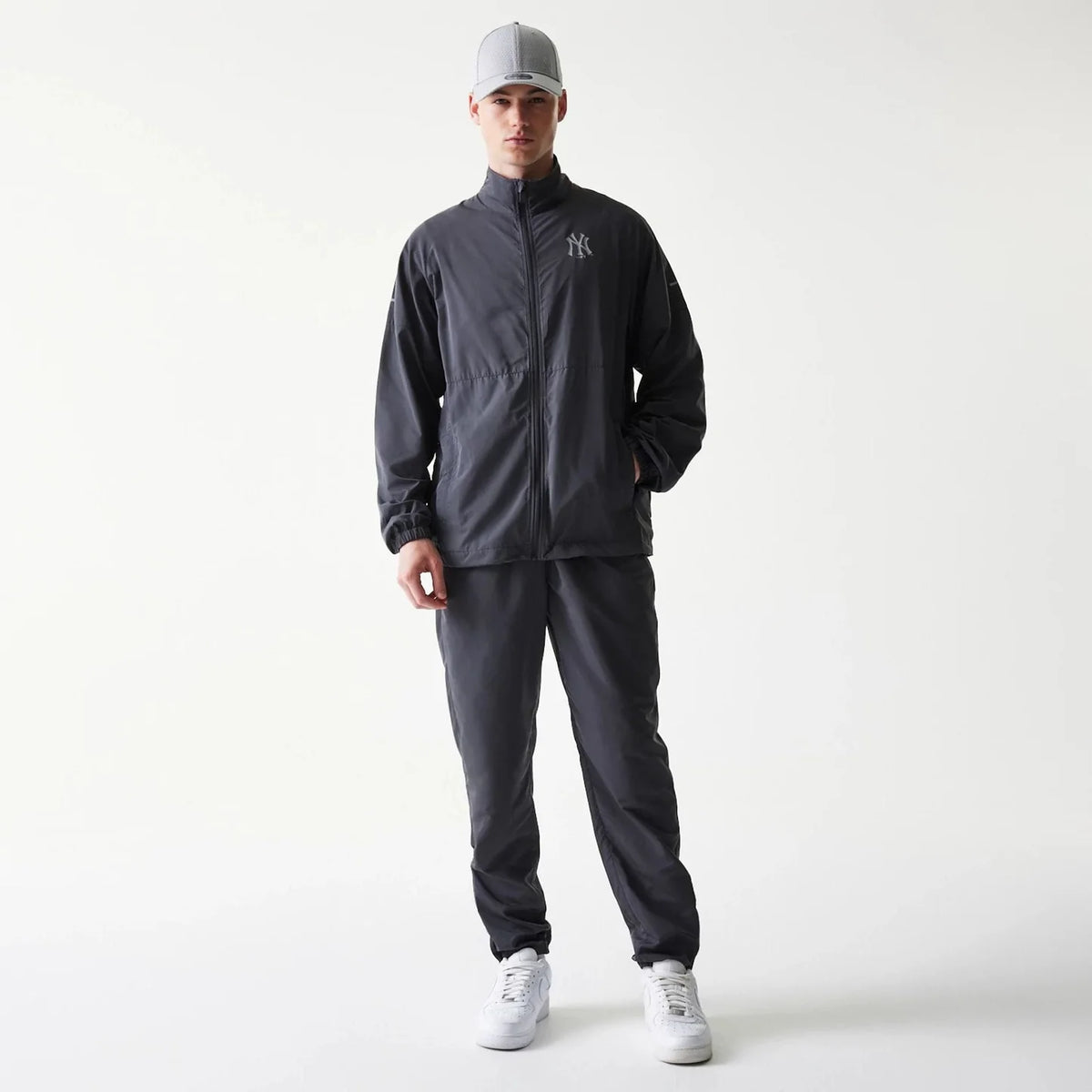 NEW ERA Tuta Microfibra Primaverile New York Yankees Con Cappuccio e Zip Grigia 25/26