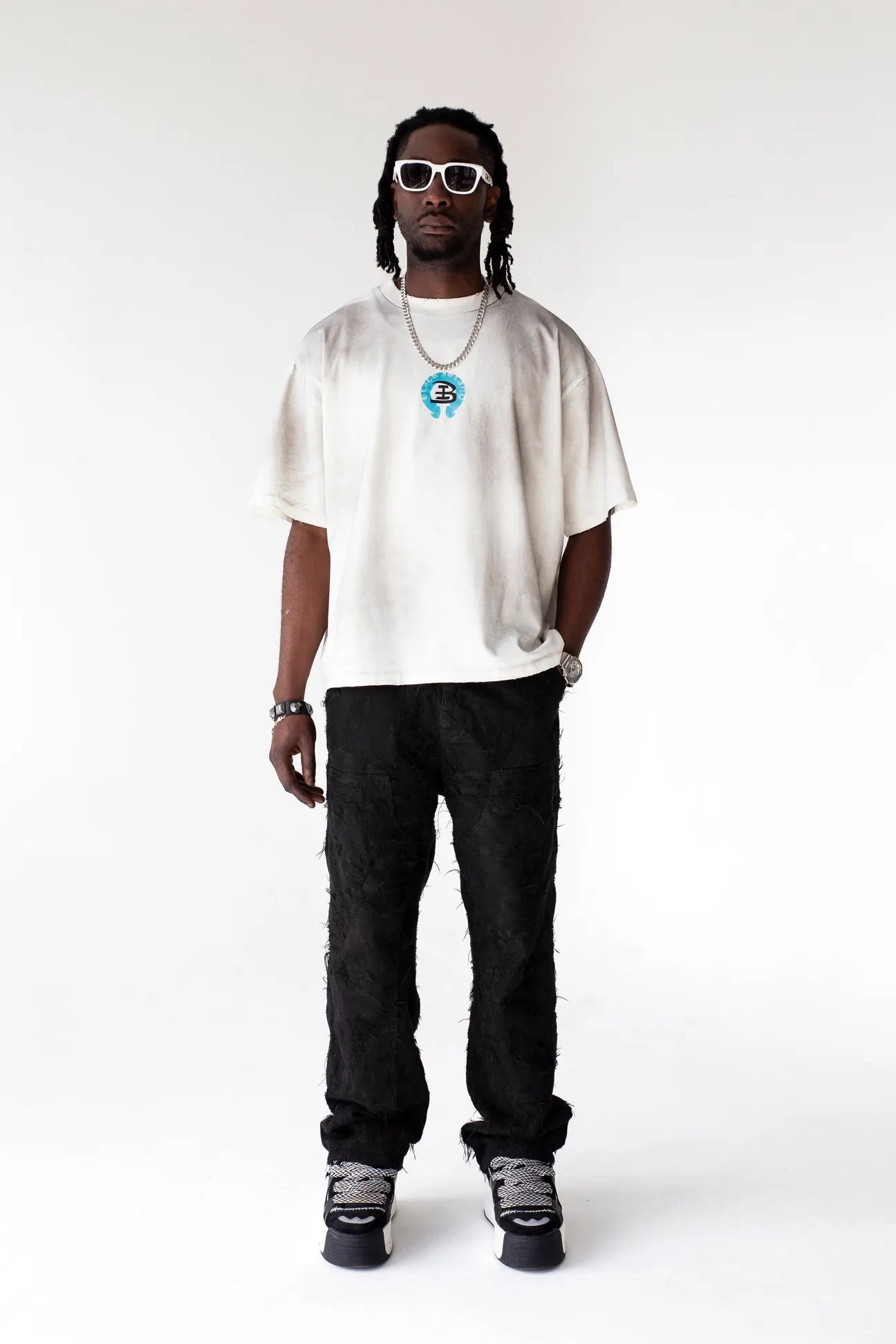 BLACK ISLAND T-Shirt In Cotone Bianca Sfumata Effetto Sporco Cropped Con Stampa Azzurra