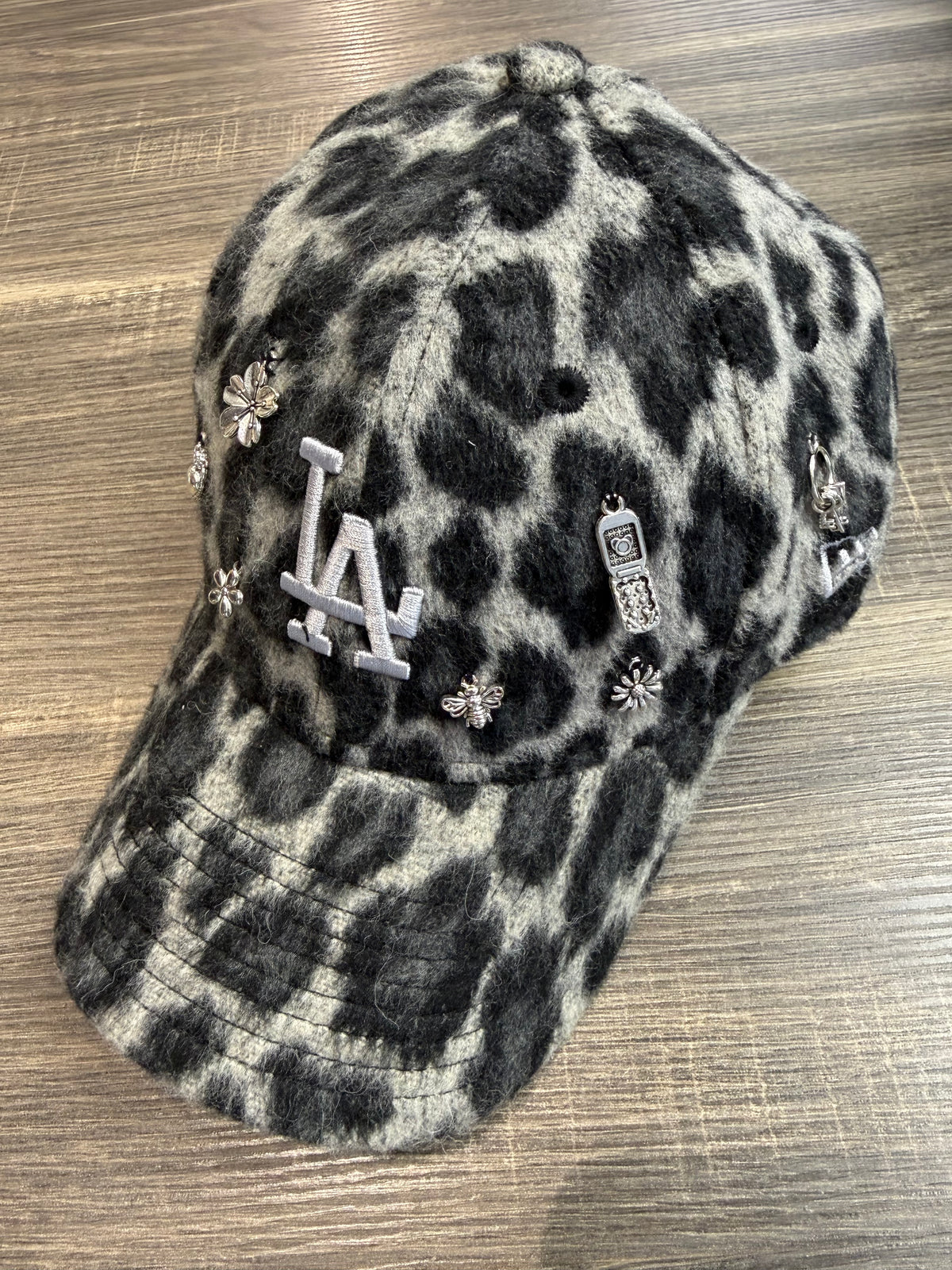 NEW ERA CUSTOM CON STAMPA LEOPARDATA ARGENTO