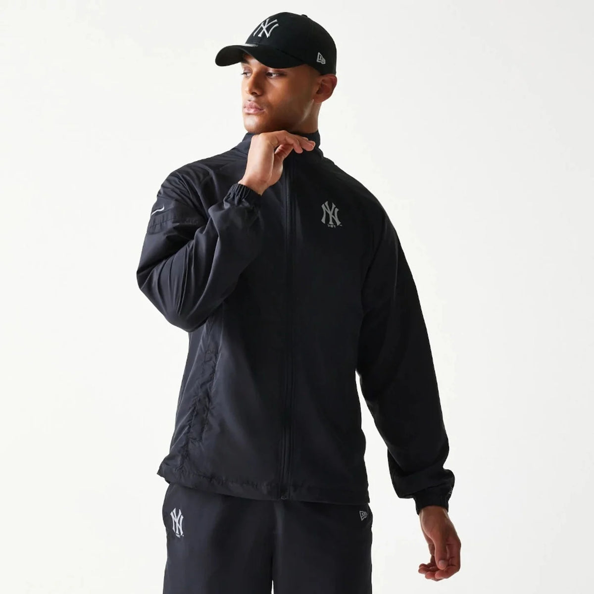 NEW ERA Tuta Microfibra Primaverile New York Yankees Con Cappuccio e Zip Nera 25/26