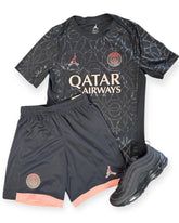 JORDAN Completino PSG In Tessuto Tecnico Con Dettagli Su T-Shirt Nero e Rosa