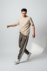 ADIDAS ORIGINALS T-Shirt + Pantalone Fondo Largo in MICROFIBRA Beige/Marrone
