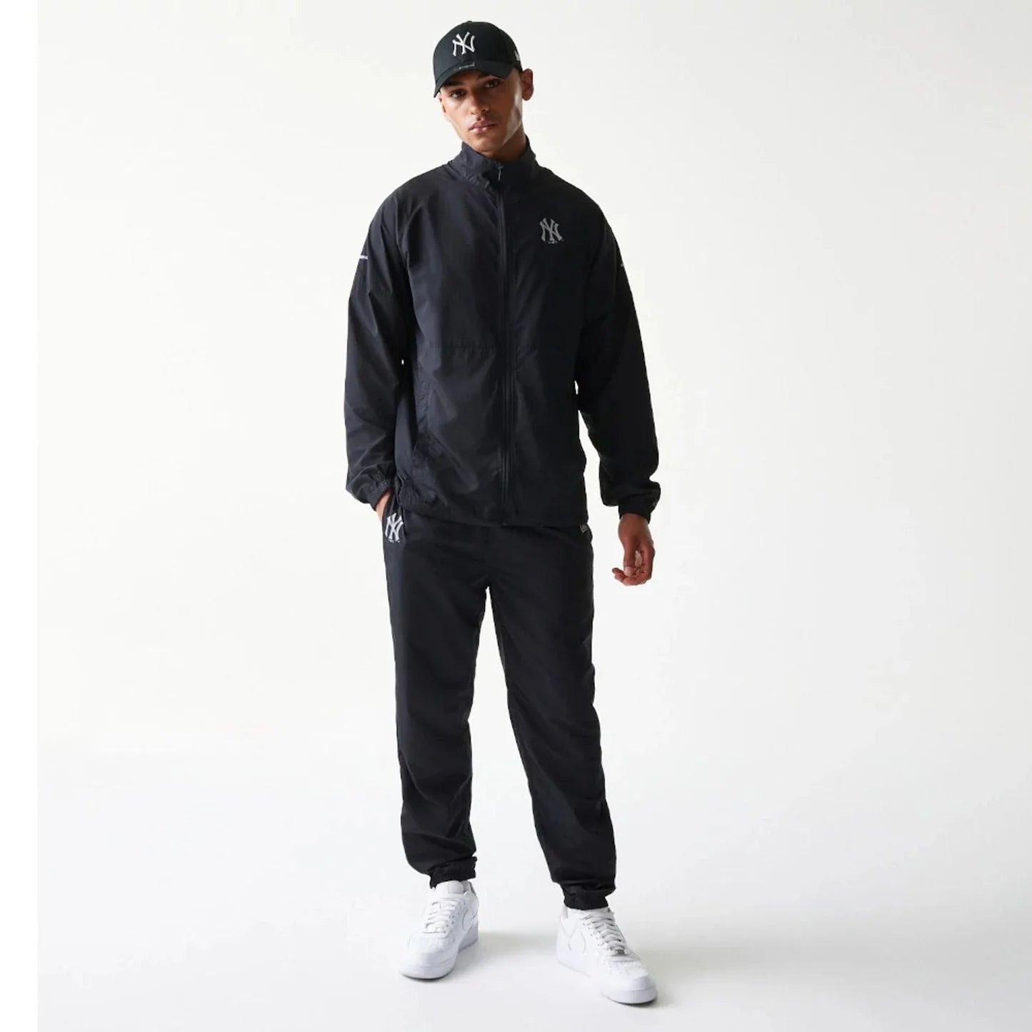 NEW ERA Tuta Microfibra Primaverile New York Yankees Con Cappuccio e Zip Nera 25/26