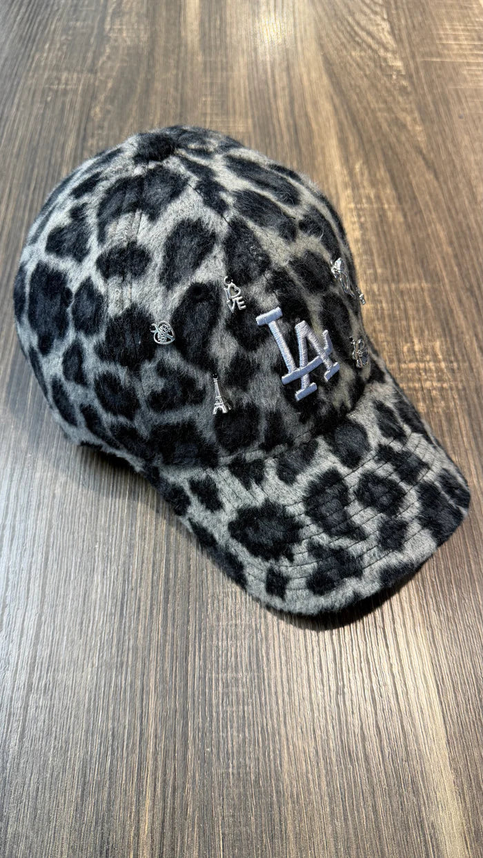 NEW ERA CUSTOM CON STAMPA LEOPARDATA ARGENTO