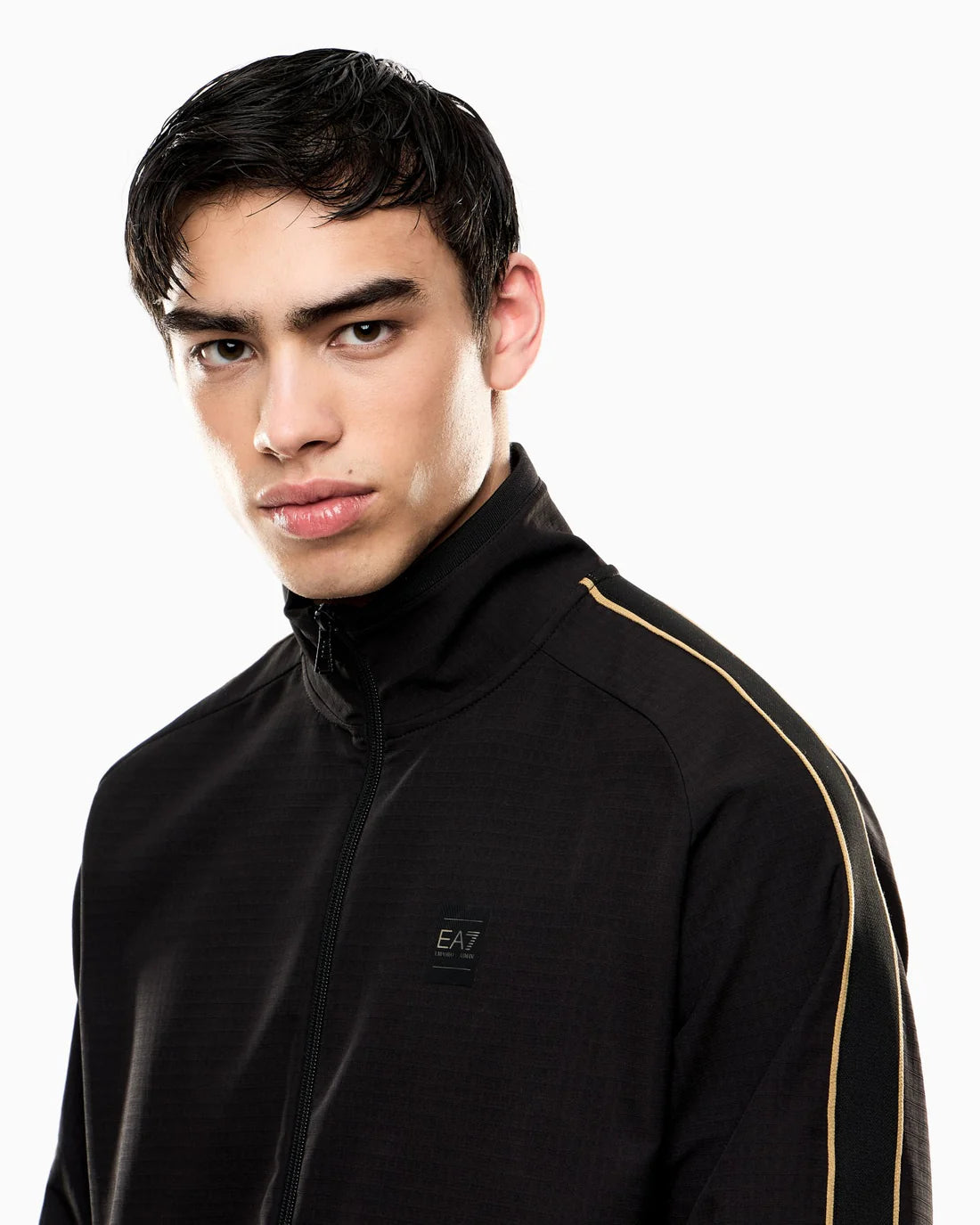 EMPORIO ARMANI Tuta Leggera In Microfibra Imbottita Con Zip Nera Con Dettagli Oro 25/26