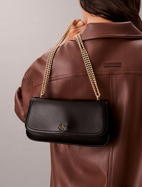 BORSA CALVIN KLEIN DONNA Da Spalla Piccola Con Catena Ed Elementi Metallici Con Logo Monogramma