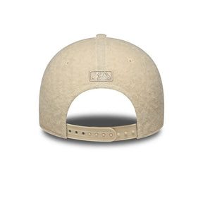 NEW ERA 9FORTY Cappello Pelliccia Logo LA Beige