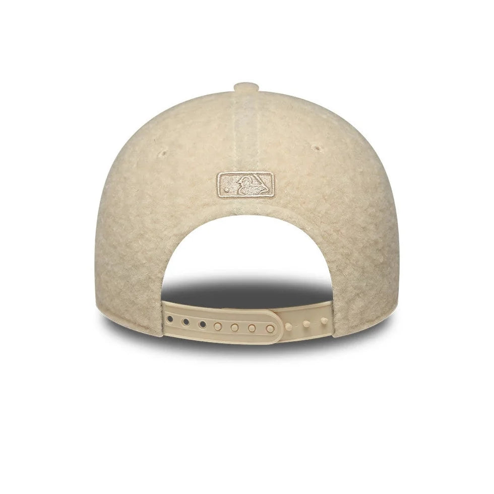 NEW ERA 9FORTY Cappello Pelliccia Logo LA Beige
