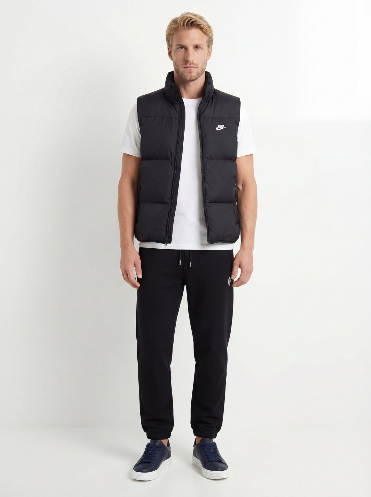 Brian Mills Sneakers in + Nike Smanicato Piumino + County of Milan Pantalone - 02