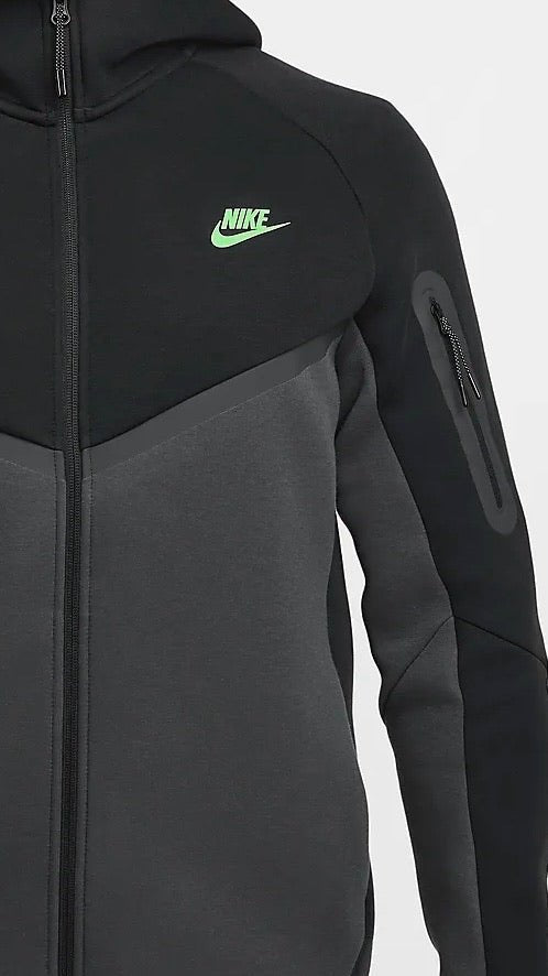 NIKE TECH FLEECE completa nera e grigia logo fluo - Nike abbigliamento